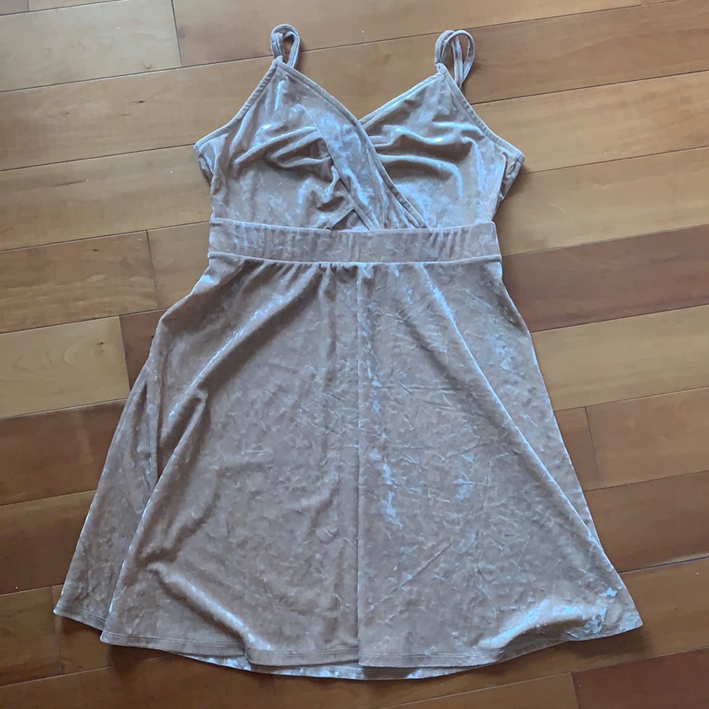 Velvet and polyester dress from xhileration